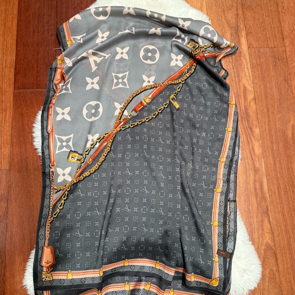 Louis Vuitton extra large Silk ,Gray and Orange Monogram Scarf,New - Picture 3 of 5
